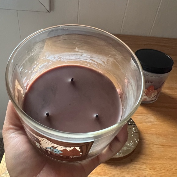 Bundle 3 pcs Candles from Bath & Body Works (2) and Yankee Candle (1) - Picture 5 of 12
